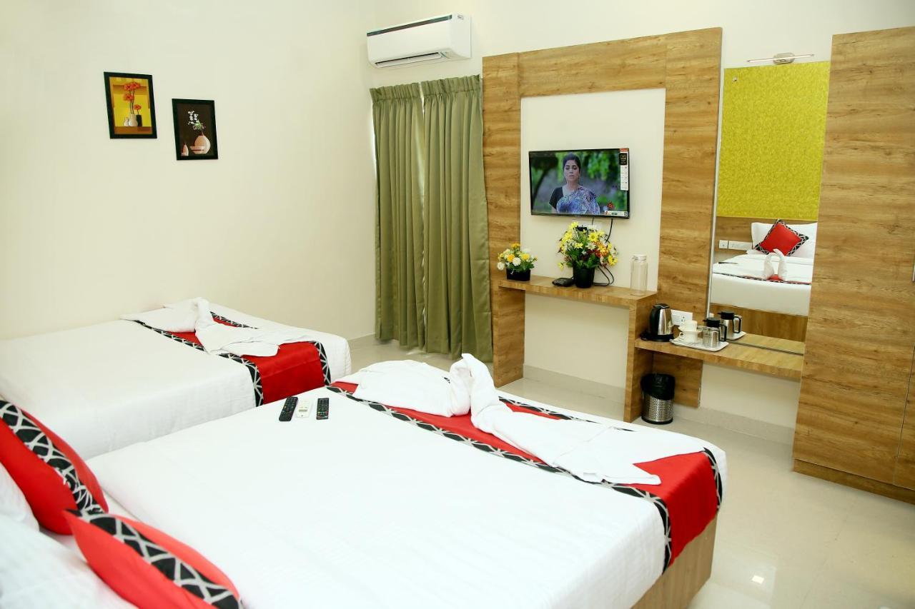 Apollo Court Hotel Madras Buitenkant foto
