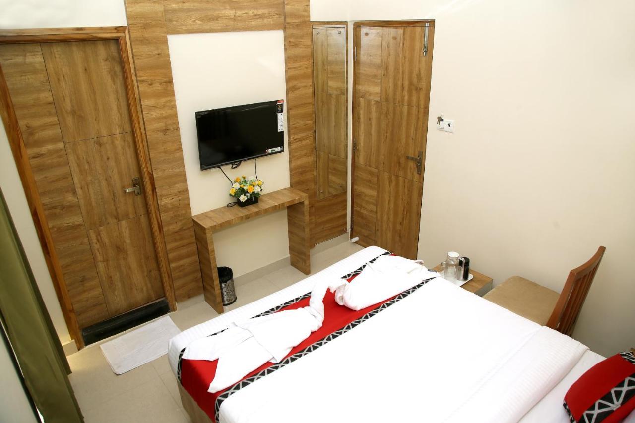Apollo Court Hotel Madras Buitenkant foto