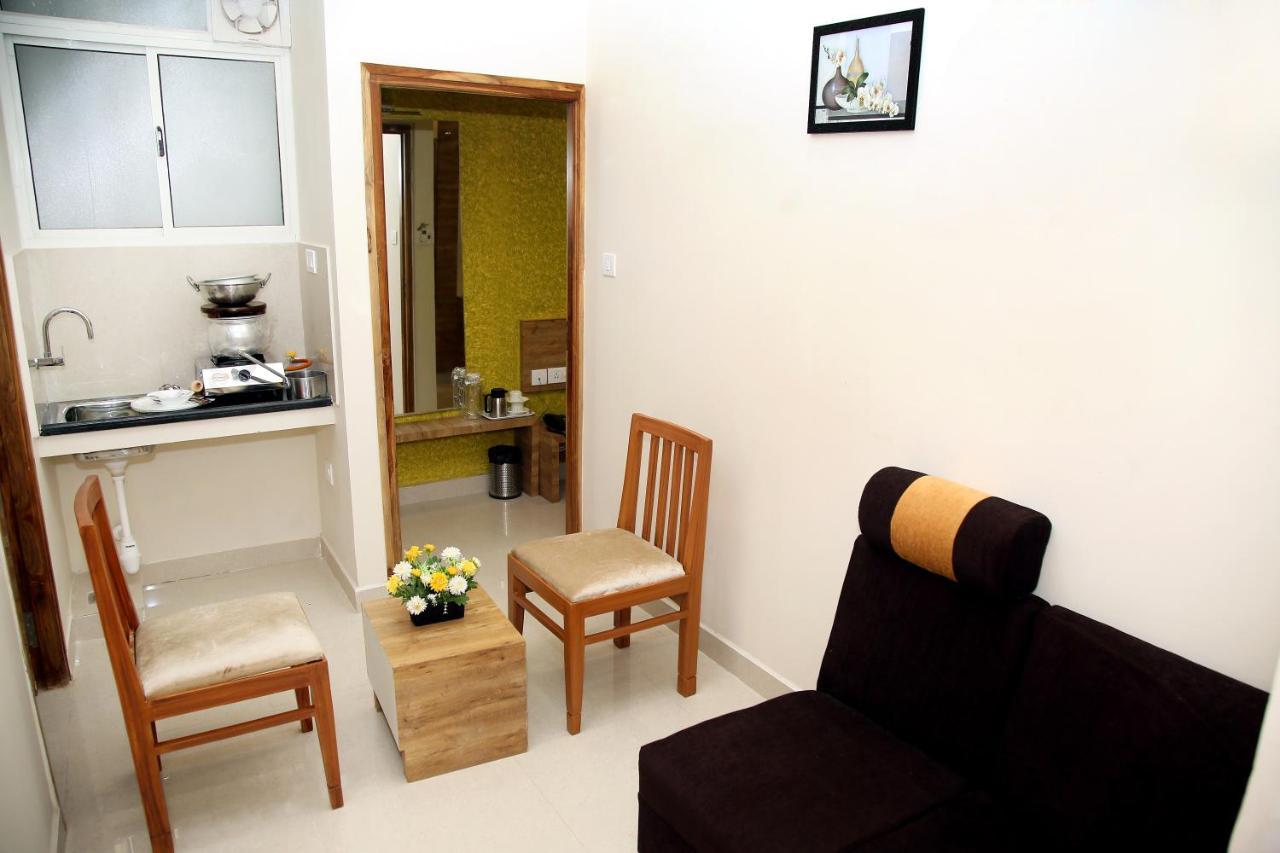 Apollo Court Hotel Madras Buitenkant foto