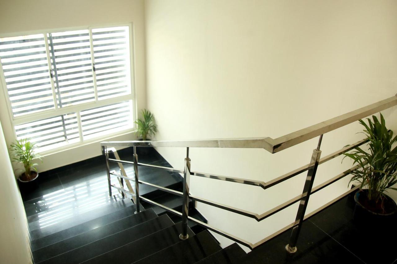 Apollo Court Hotel Madras Buitenkant foto